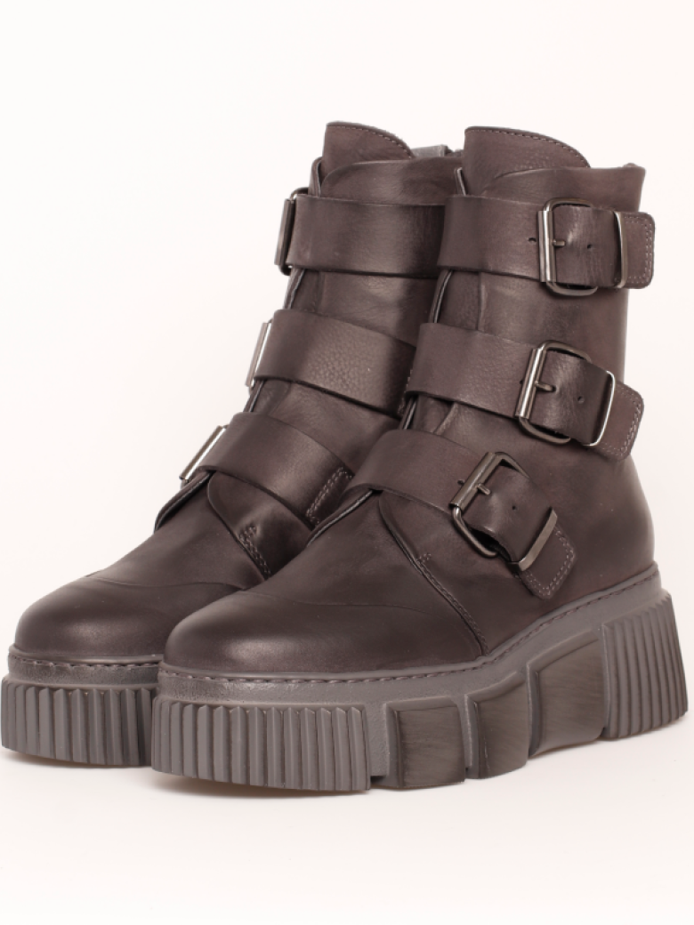 Lofina - Boot with chunky sole and buckles