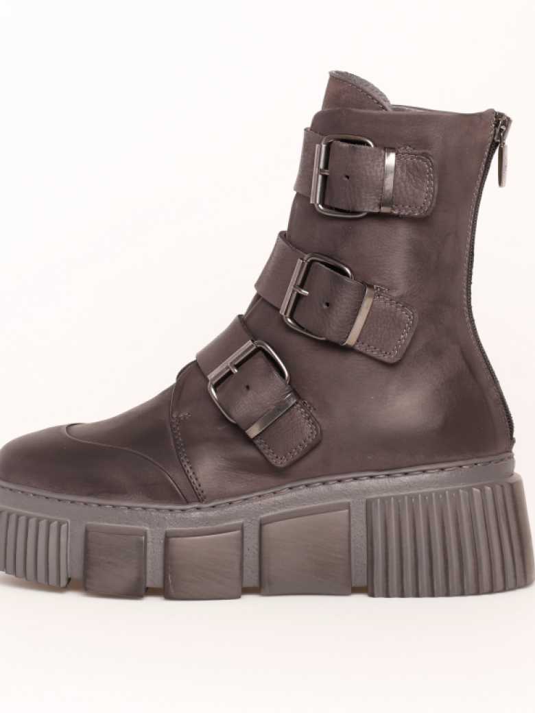 Lofina - Boot with chunky sole and buckles