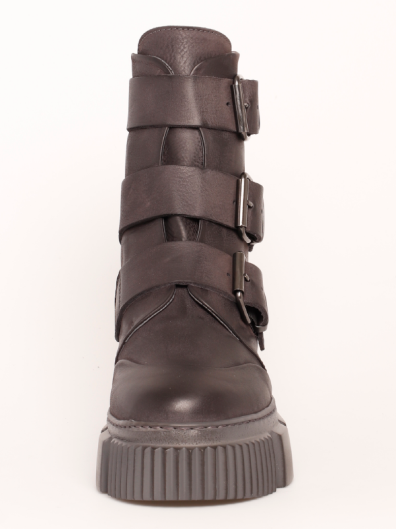 Lofina - Boot with chunky sole and buckles