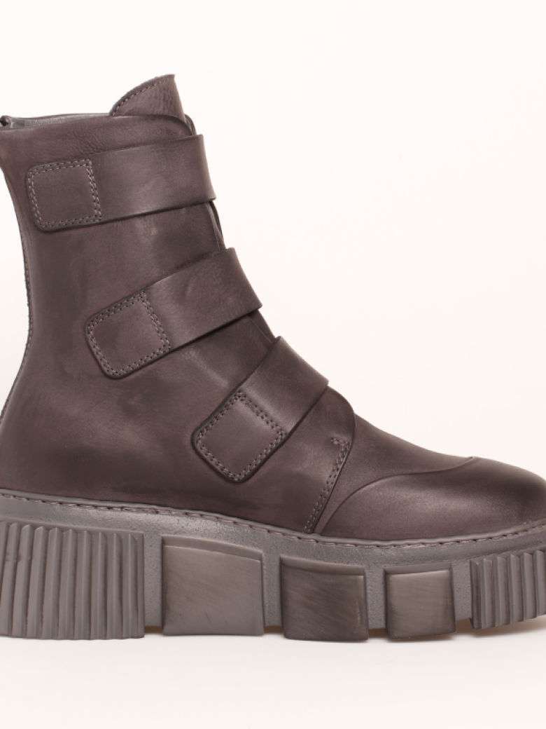 Lofina - Boot with chunky sole and buckles