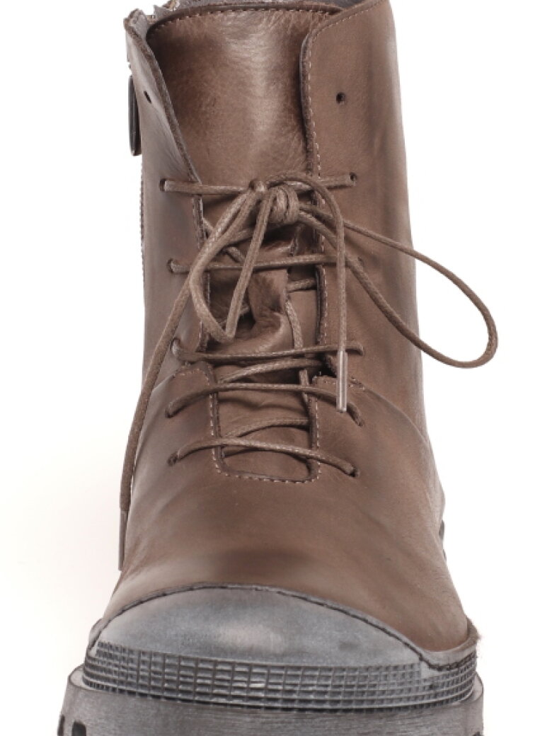 Lofina - Boot with rubber sole and shoe lace