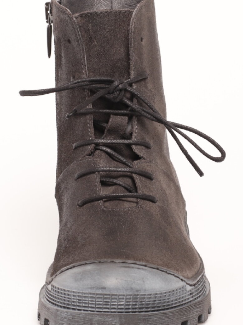 Lofina - Boot with rubber sole and shoe lace