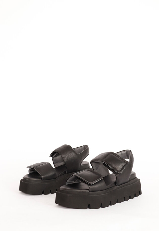 Lofina - Sandal med chunky sål, velcro og kantet sål