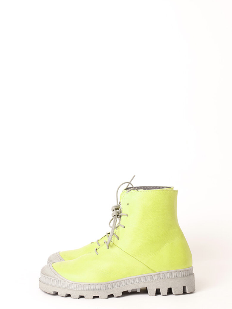 Bootie with a strong rubber sole and laces