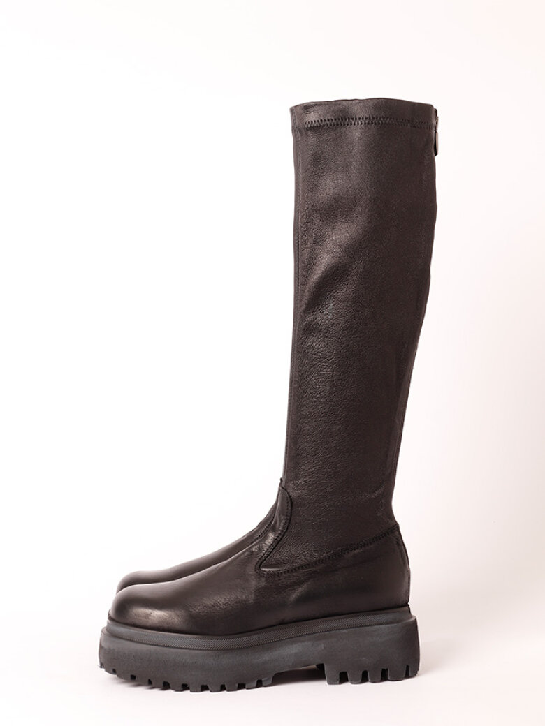 Lofina - Long boot with stretch skin and a zipper