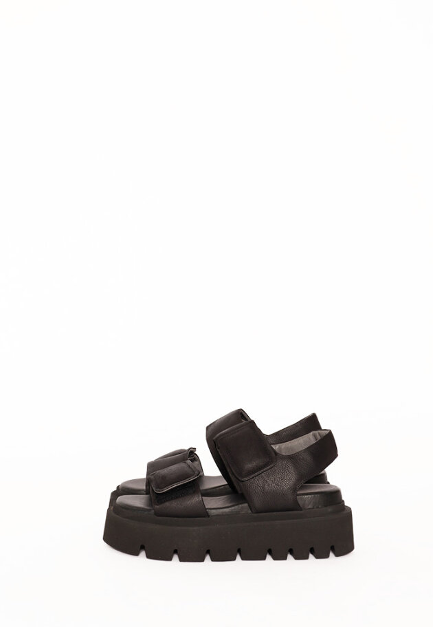 Lofina - Sandal med microsål, velcro og rem