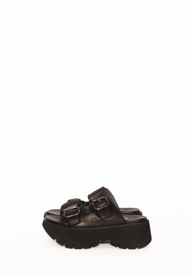 Lofina sandal with buckles