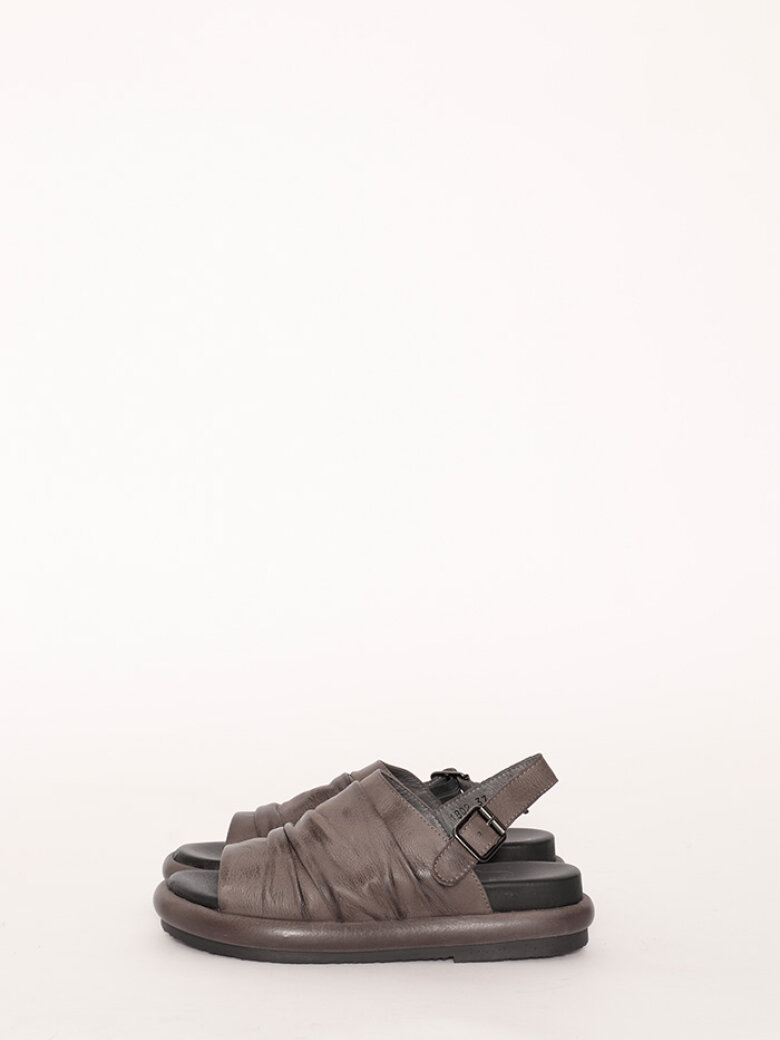 Lofina sandal with a buckle