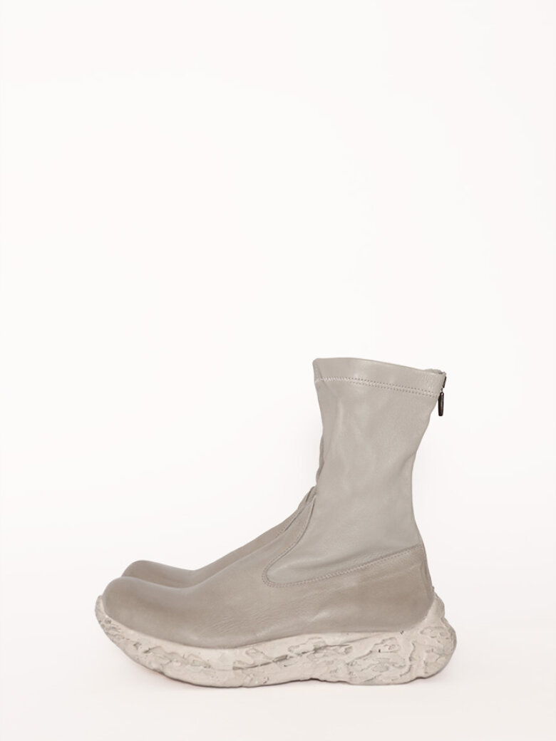 Lofina - Boot with chunky micro sole and stretch skin