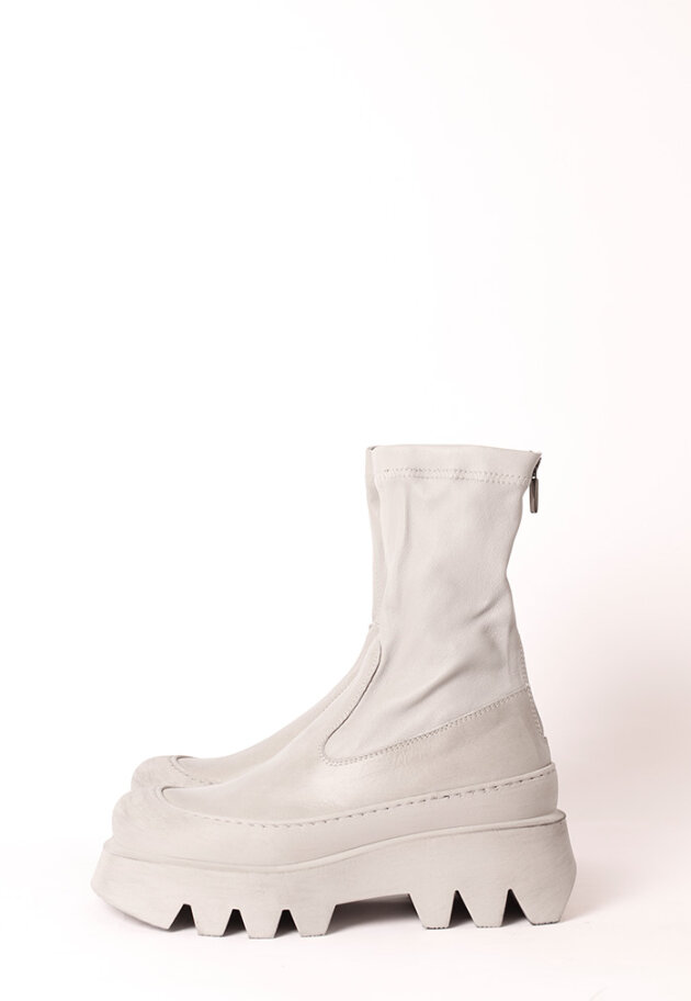 Bootie with a chunky sole, zipper and stretch skin