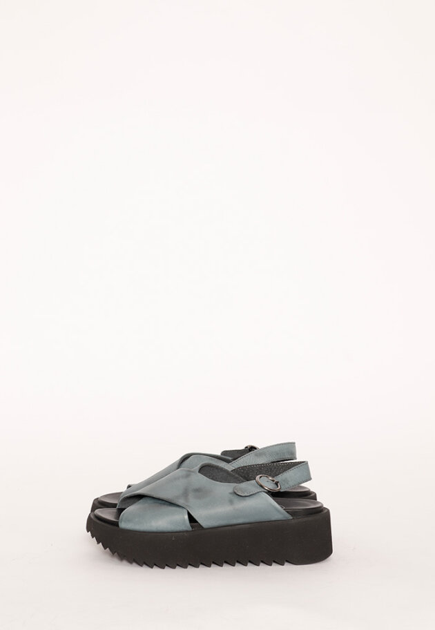 Lofina sandal with a buckle