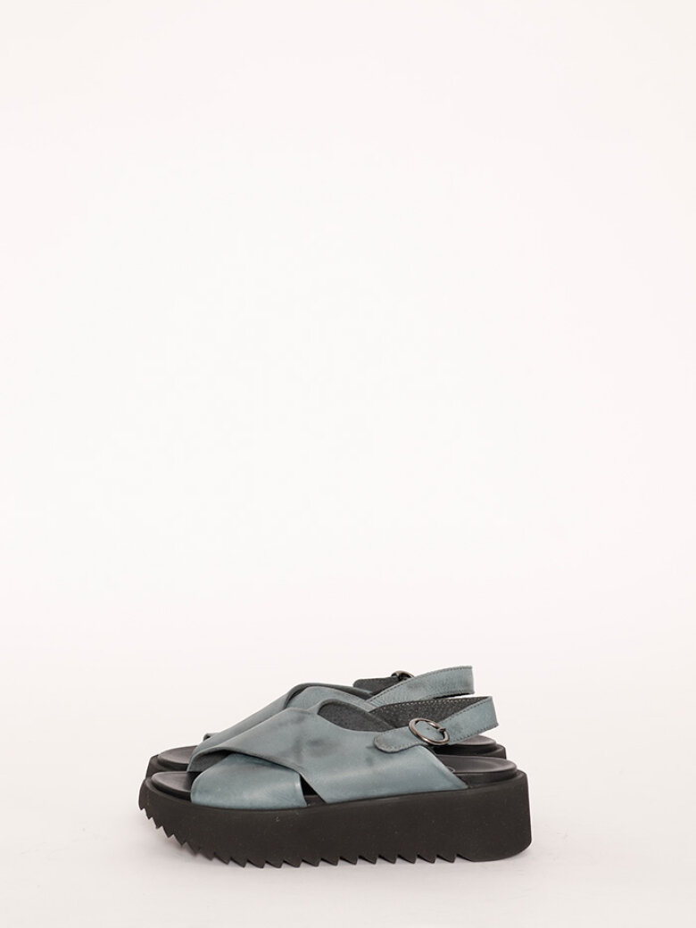 Lofina sandal with a buckle