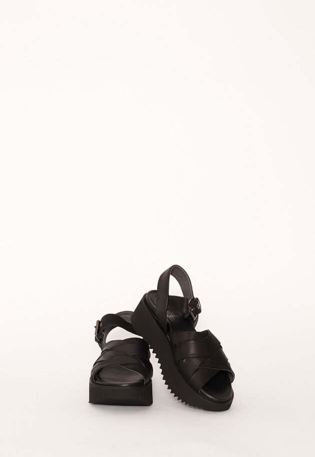 Lofina sandal with a buckle