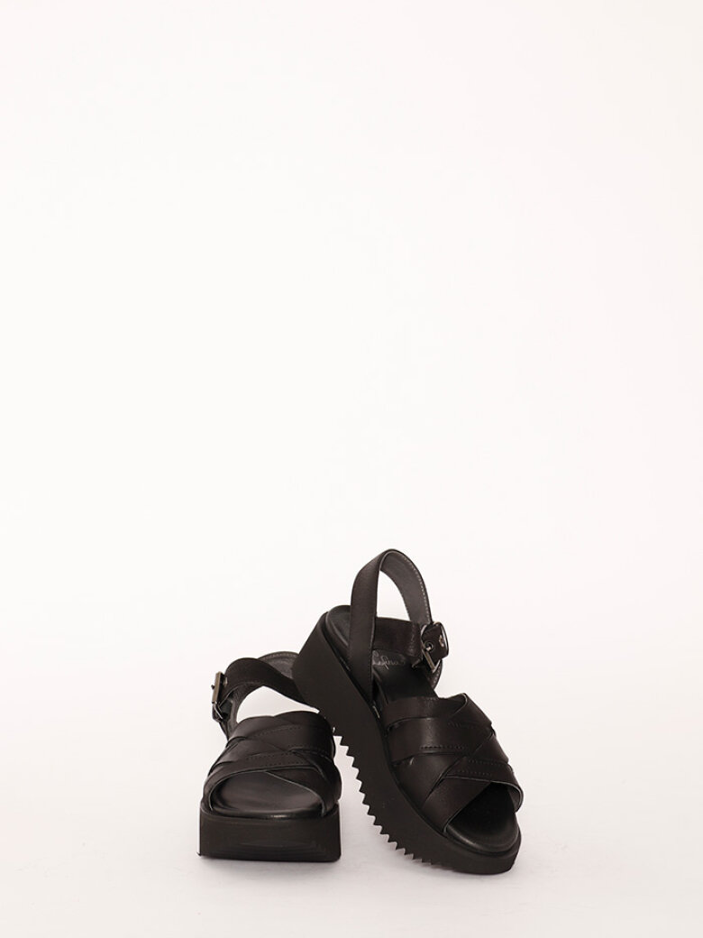 Lofina sandal with a buckle