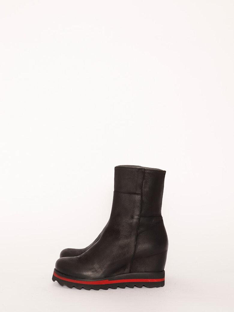 Bootie with a wedge heel and zipper