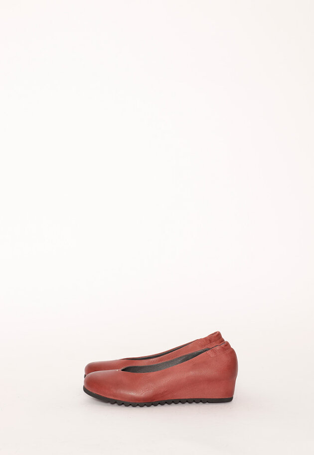 Lofina shoe with a wedge heel