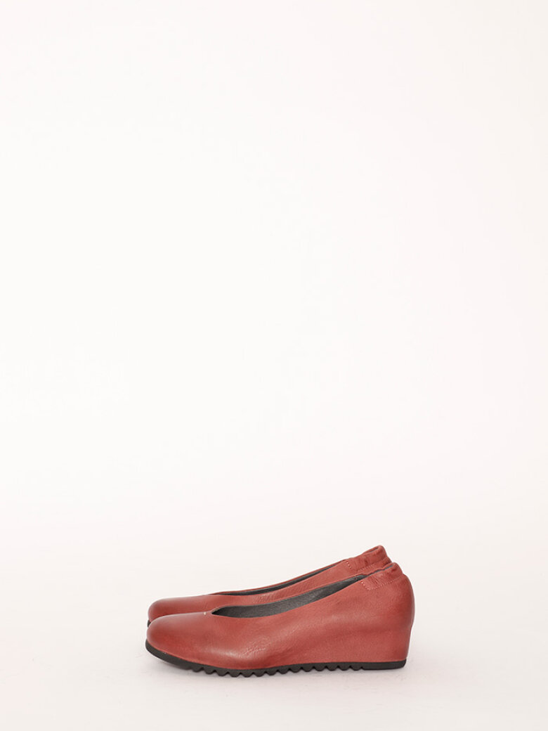 Lofina shoe with a wedge heel