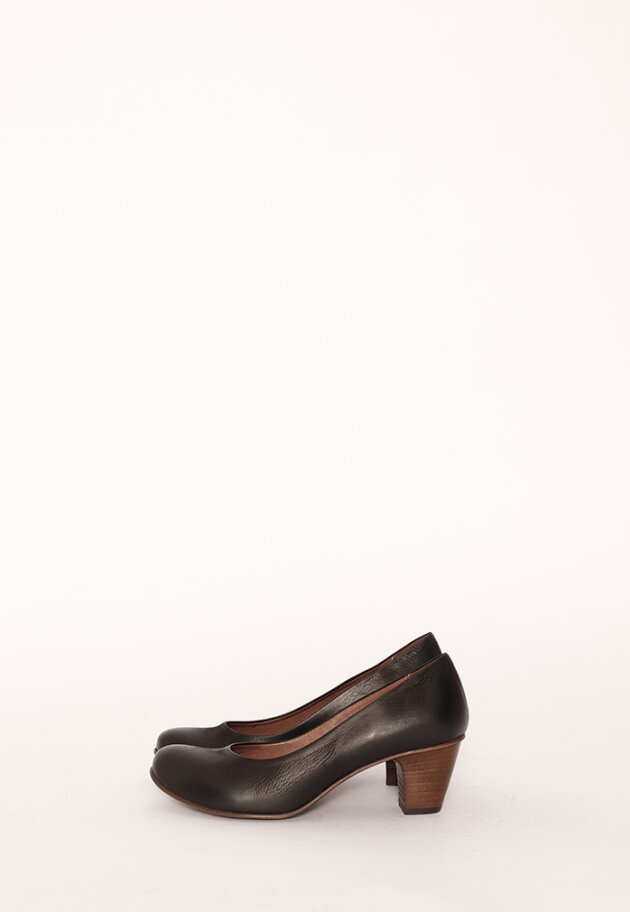 Elegant Lofina pump