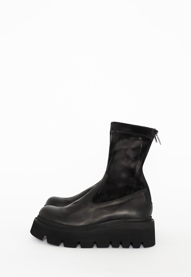 Lofina - Boot with zipper and suede