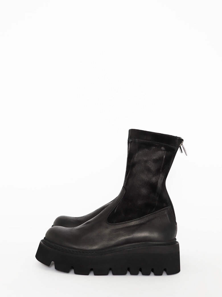Lofina - Boot with zipper and suede