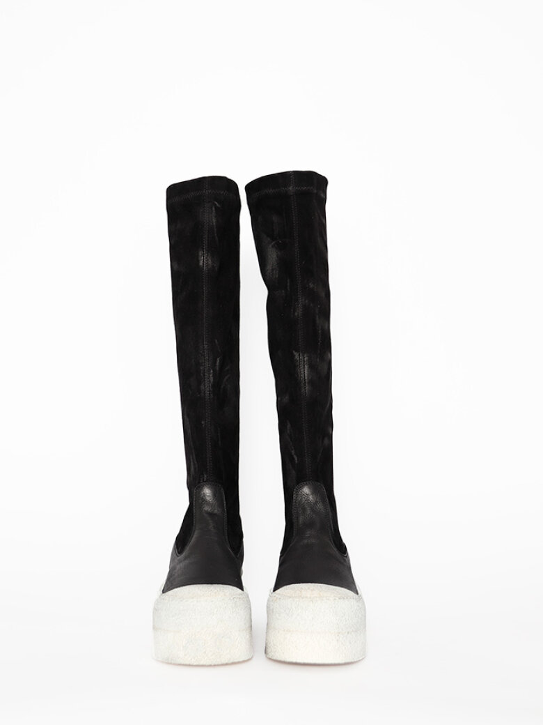 Long boot with zipper and suede strech