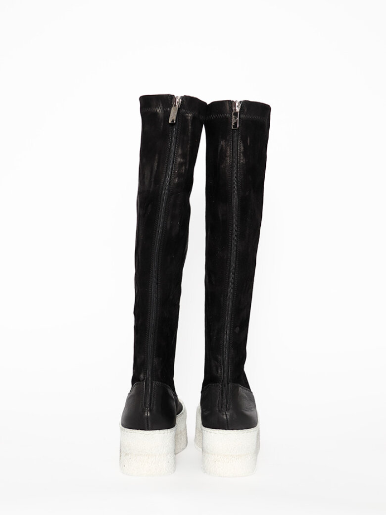 Long boot with zipper and suede strech