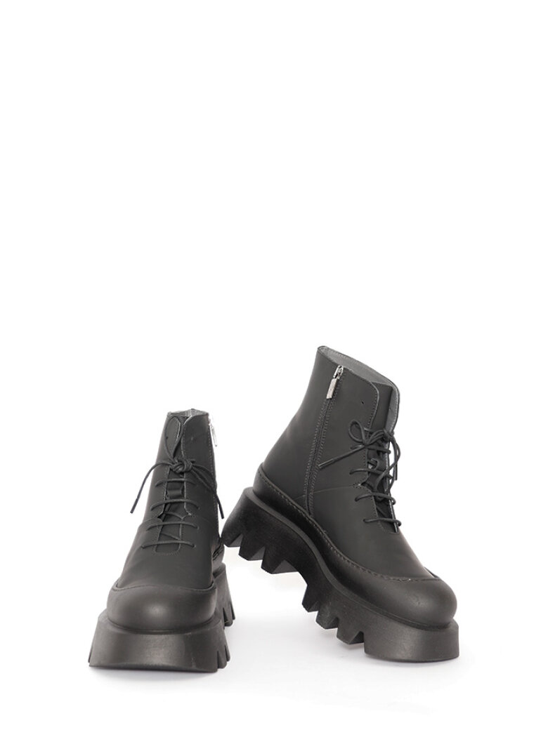 Lofina - Boot with laces and zipper