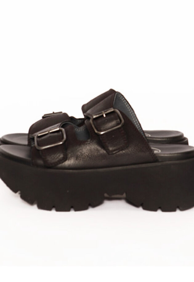 Lofina sandal with buckles