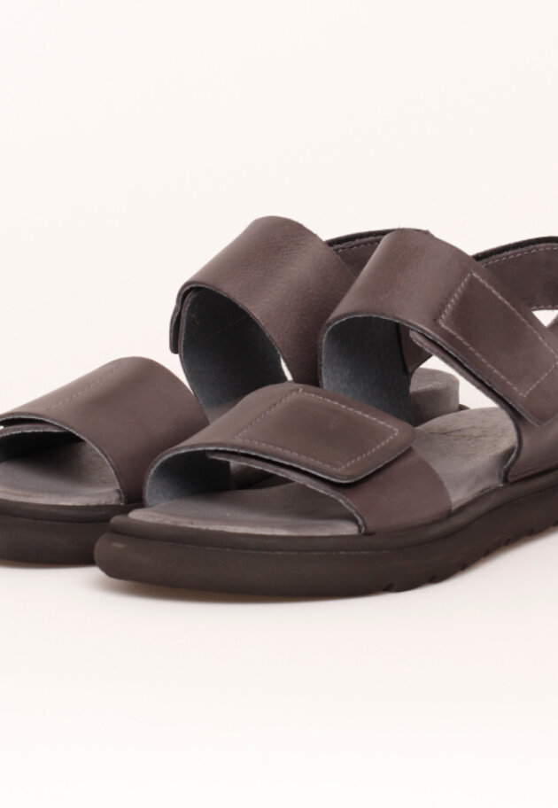 Sandal with a micro sole 