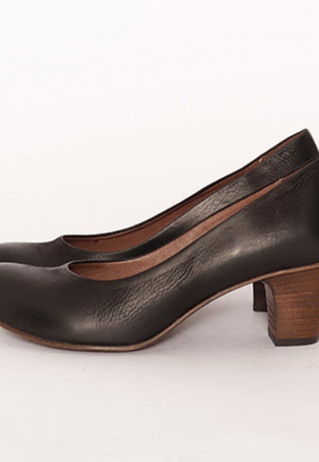 Elegant Lofina pump