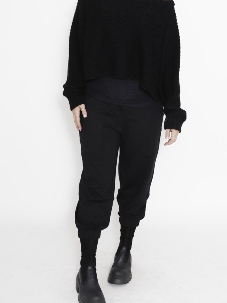 Sort Aarhus - Cropped trousers with pockets and a front zipper