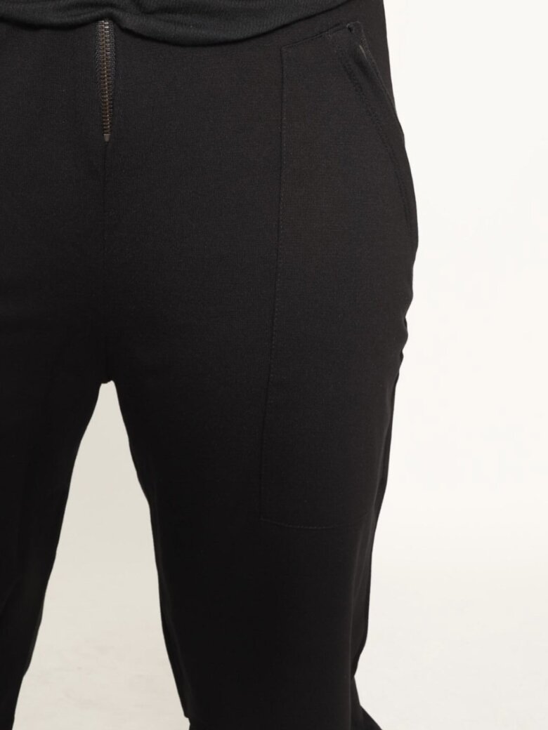 Sort Aarhus - Cropped trousers with pockets and a front zipper