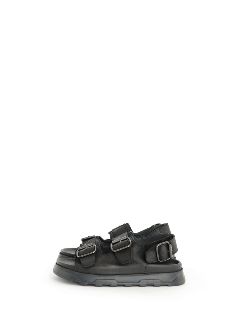 Lofina - Sandal with buckle closure 