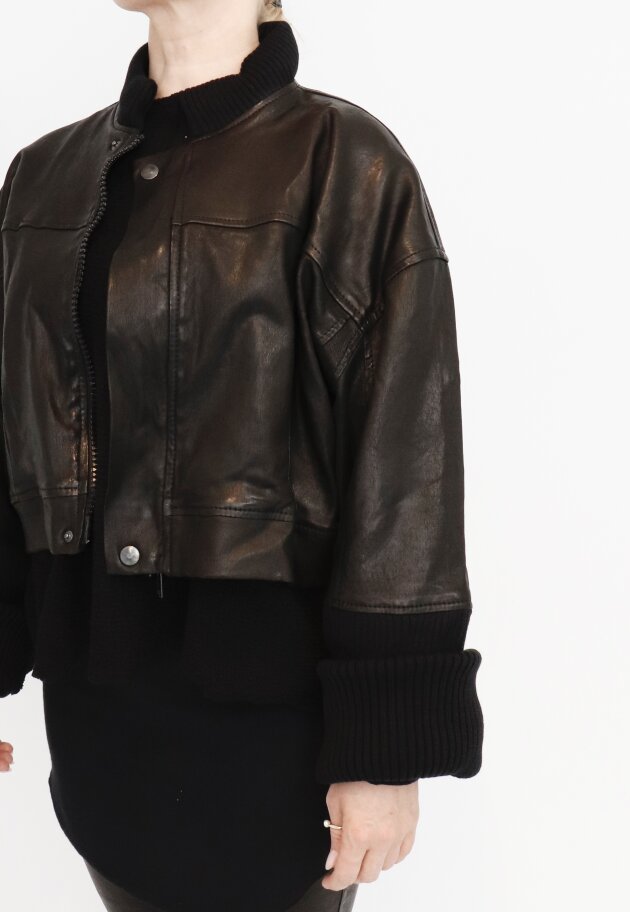 Sort Aarhus - Cropped leather jacket