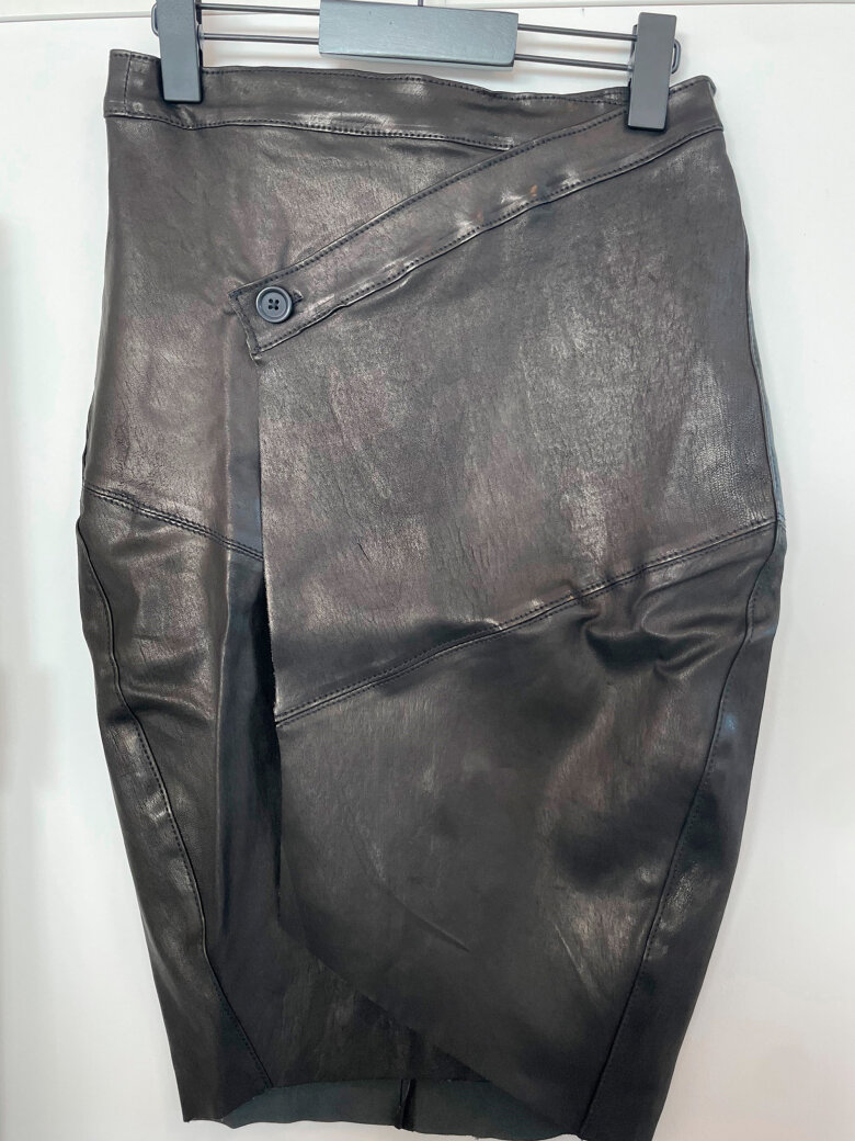 Sort Aarhus - Wrap skirt in stretch leather