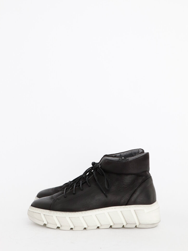 Lofina - Men's bootie with a white sole and laces