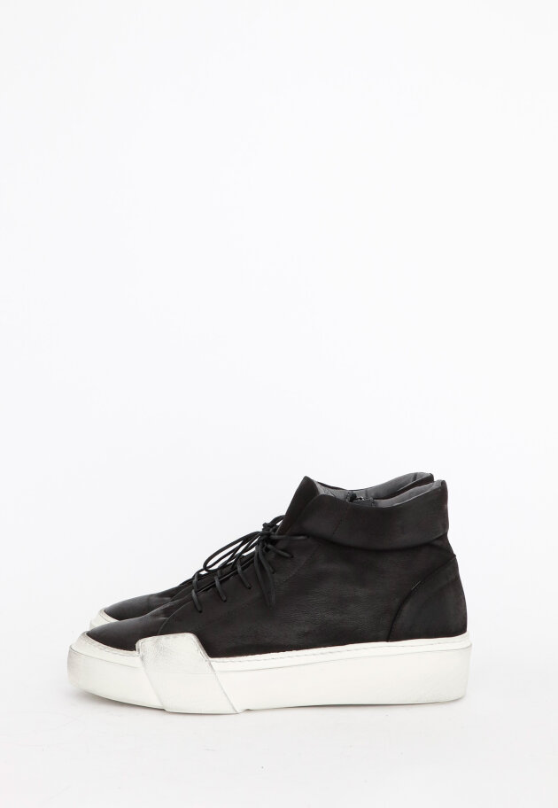 Lofina - Men shoe with a white sole and elastic