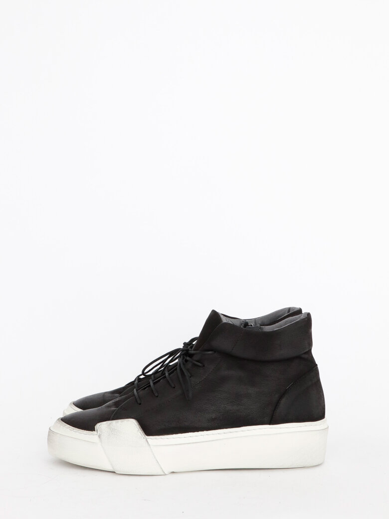 Lofina - Men shoe with a white sole and elastic