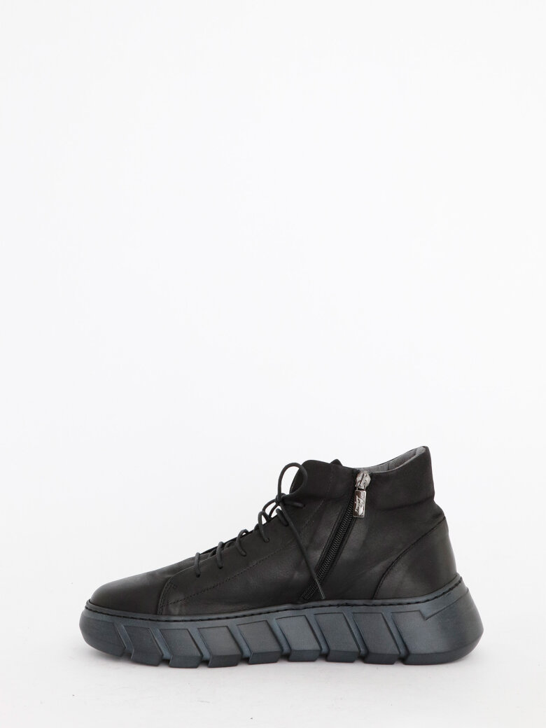 Lofina - Men shoe with a black sole and laces