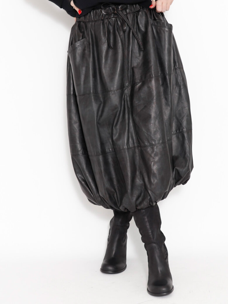 Sort Aarhus - Puffed leather skirt with pockets