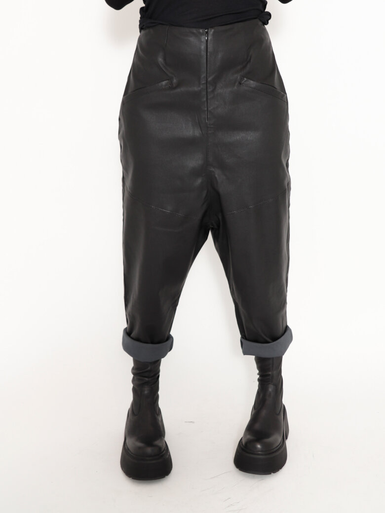 Sort Aarhus - Baggy leather pants with zipper and pockets