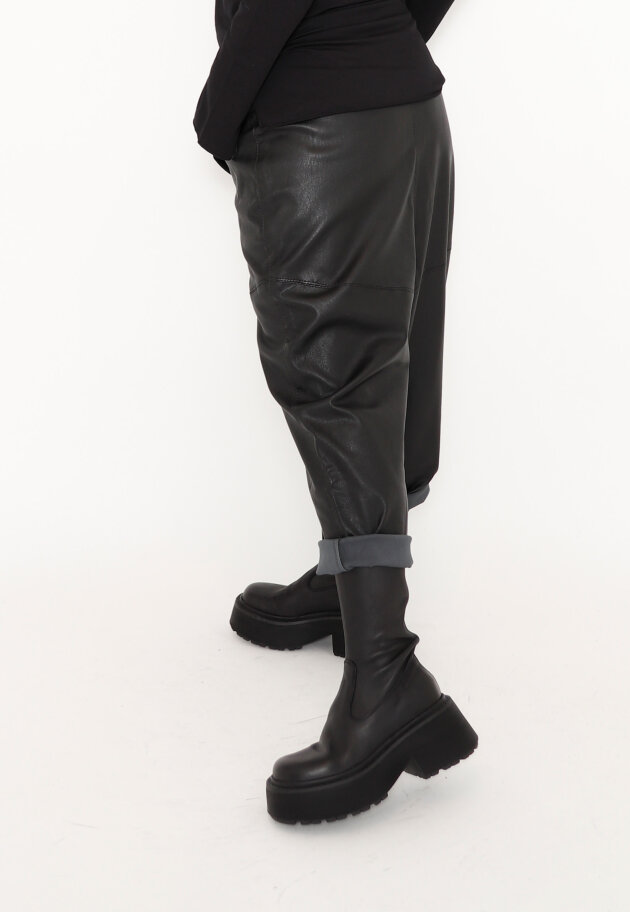 Sort Aarhus - Baggy leather pants with zipper and pockets