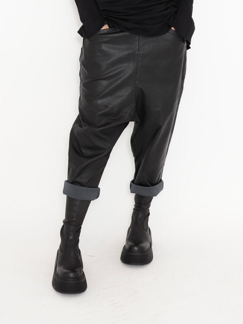 Sort Aarhus - Baggy leather pants with zipper and pockets