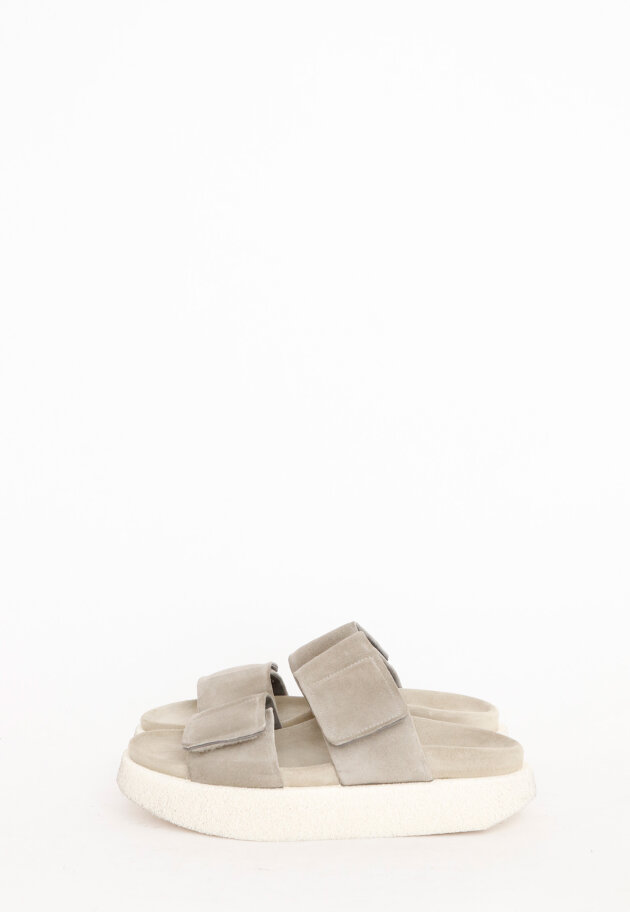 Lofina - Sandal in suede with a micro sole 