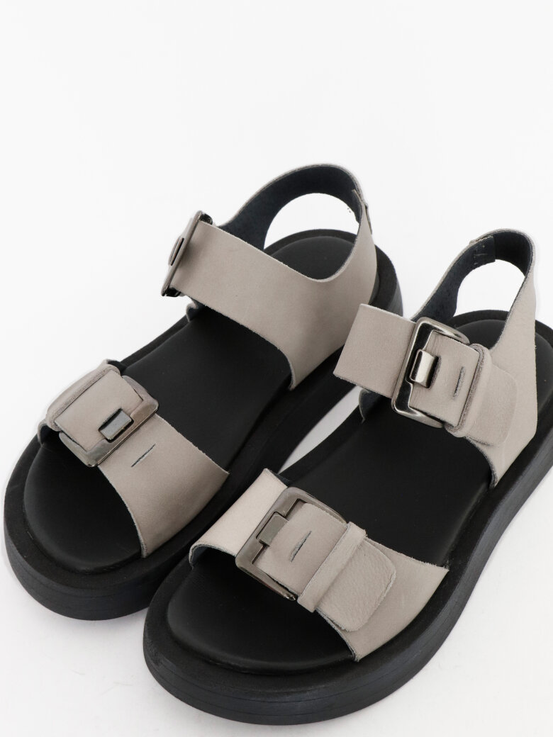 Lofina - Sandal with a rubber sole and buckle