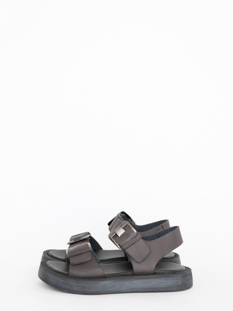 Lofina - Sandal with a rubber sole and buckle