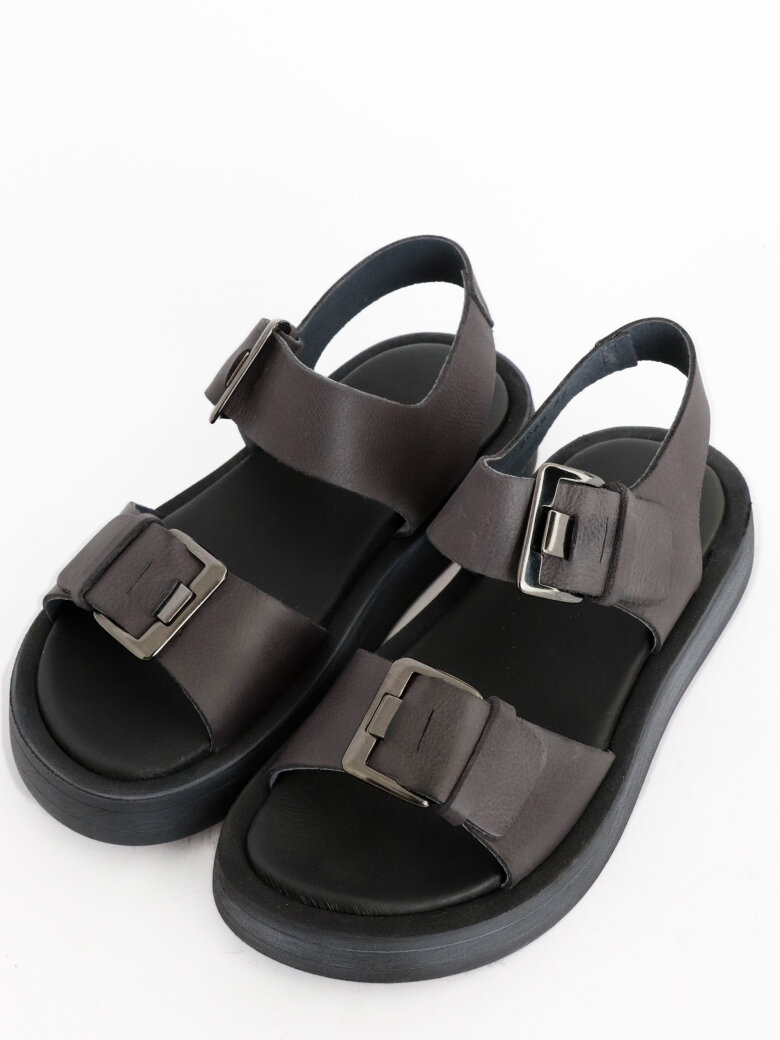 Lofina - Sandal with a rubber sole and buckle