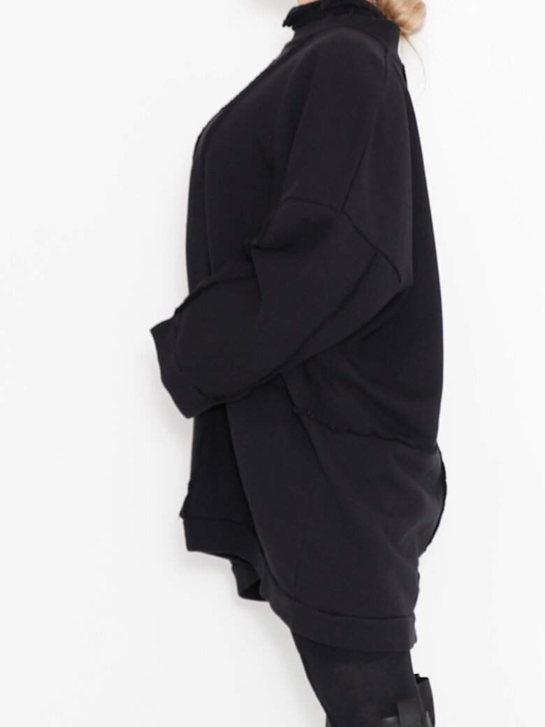 Sort Aarhus - Sweatshirt with visible stitching and an asymmetric cut