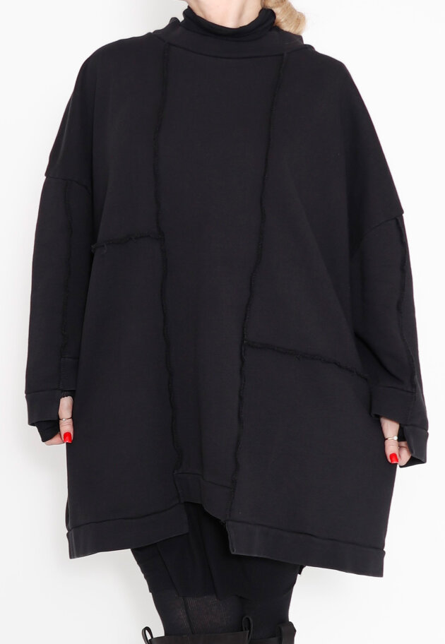 Sort Aarhus - Sweatshirt with visible stitching and an asymmetric cut