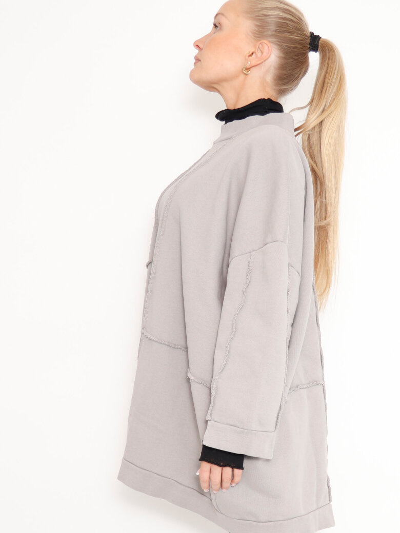 Sort Aarhus - Sweatshirt with raw stitching and an asymmetric cut